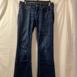 American Eagle Outfitters Women's Super Stretch Kick Boot Jeans Sz 6 Short